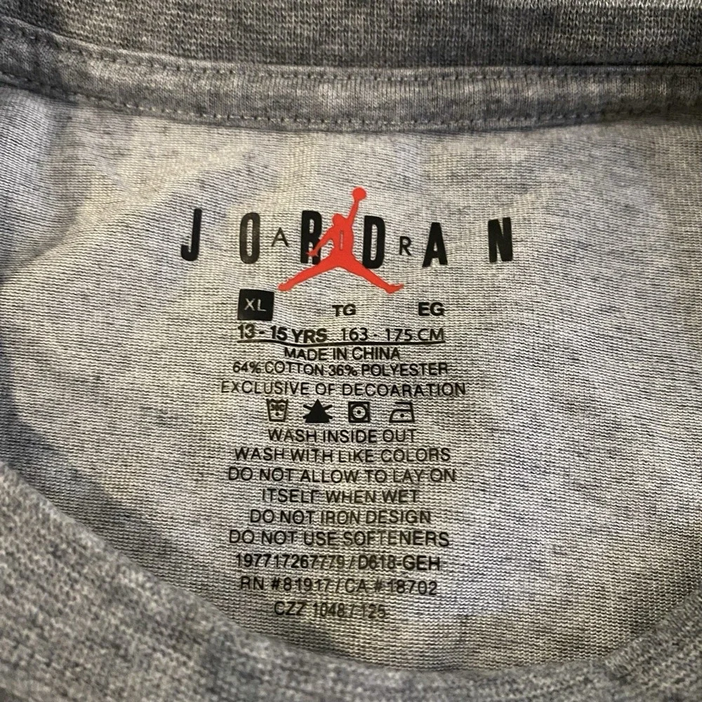 Air Jordan Jump Man Center Logo Tshirt Youth XL Gray Athletic Shirt Cotton Blend
